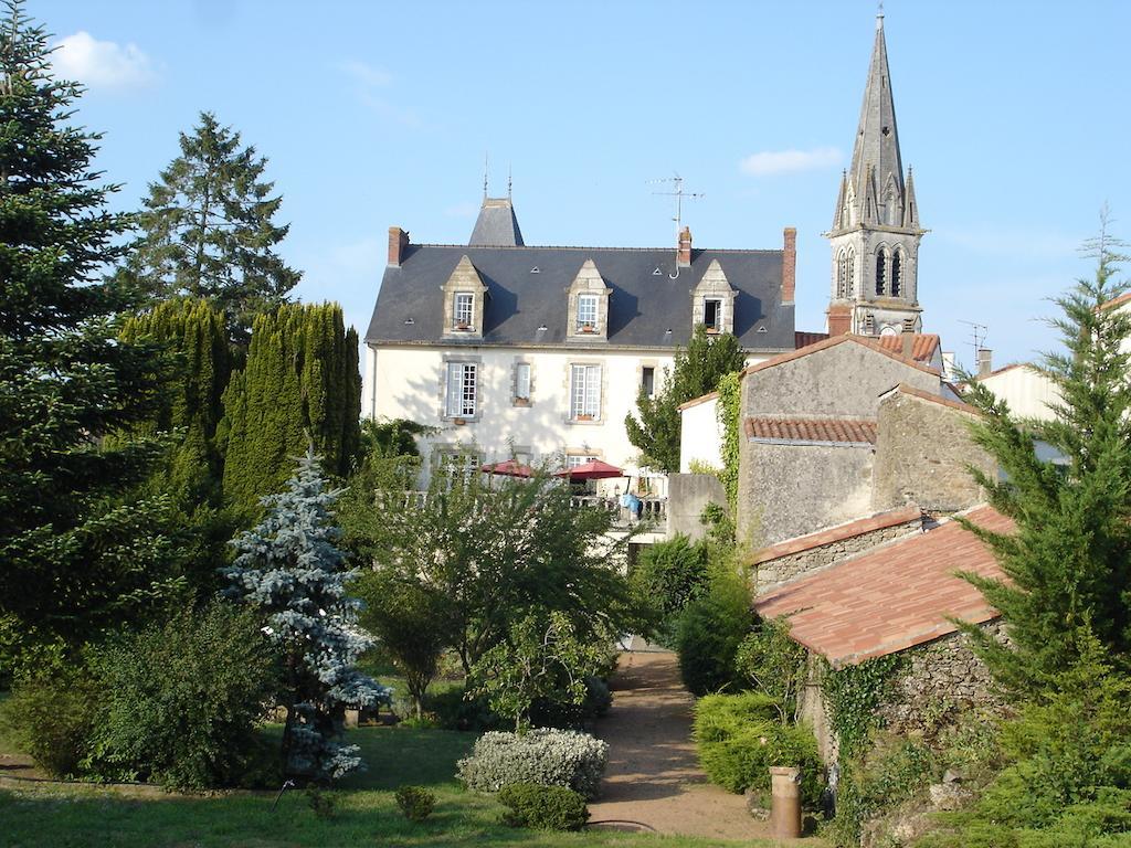 Le Petit Château Tiffauges Exterior foto